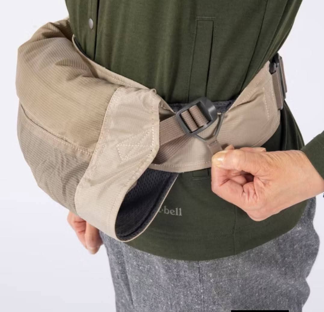 MONTBELL packable baby carrier (Category: Carriers & Slings) located in Navotas City. Submitted by retardo55 (Listing ID 1416229461, Image 3). Description: For sale: (slightly used) MONT-BELL packable baby carrier (soft structure) With stow-away mesh hood, sternum strap & hip belt. Condition: 9/10 🏷950 free shipping!!! 📌Malabon/Navotas ☎️09063576899.