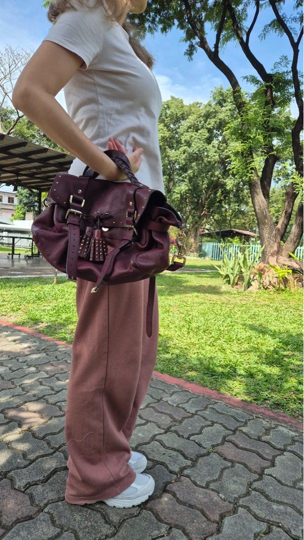 Mulberry burgundy bag (Category: Luxury Bags & Wallets) located in Quezon City. Submitted by tan__k (Listing ID 1373284014, Image 1). Description: authentic personally owned Good used condition comes w dustbag Will send more photos to serious buyers 12.5” L x 6” W x 7.75” H Closure/Opening: Flap top with double magnetic snap closure.