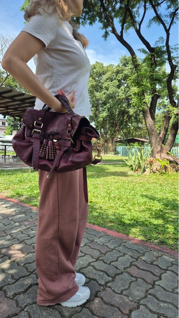Mulberry burgundy bag (Category: Luxury Bags & Wallets) located in Quezon City. Submitted by tan__k (Listing ID 1373284014, Image 2). Description: authentic personally owned Good used condition comes w dustbag Will send more photos to serious buyers 12.5” L x 6” W x 7.75” H Closure/Opening: Flap top with double magnetic snap closure.