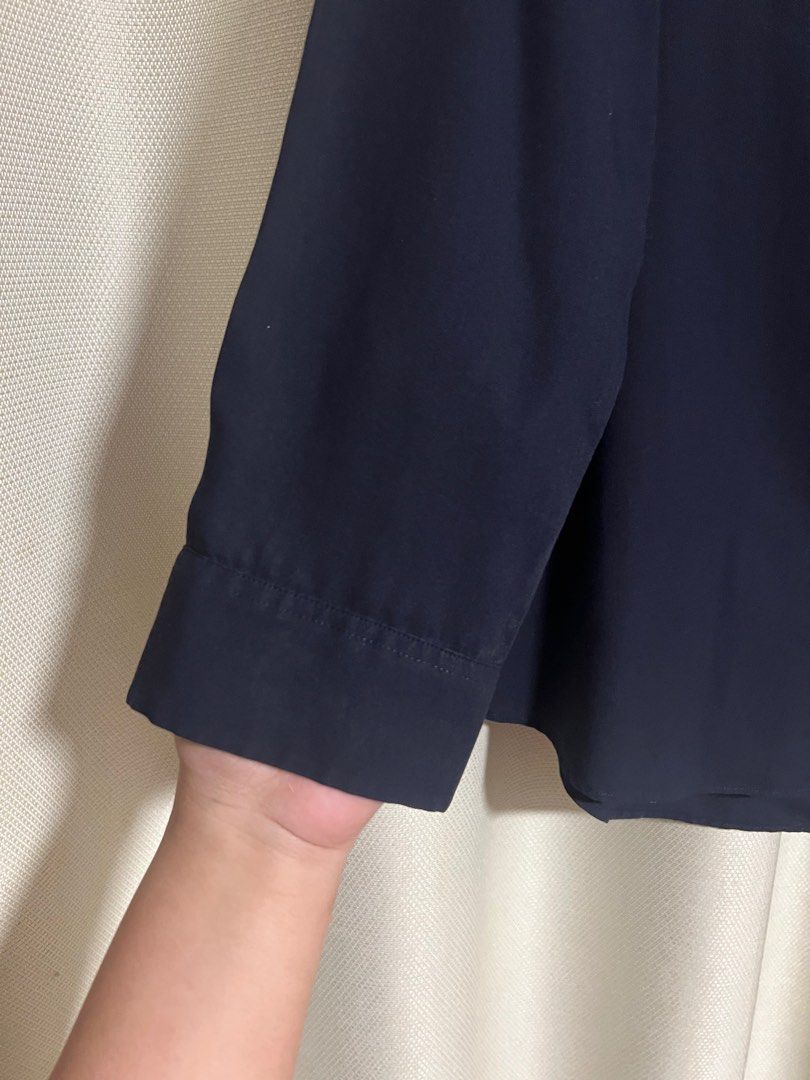 Navy Blue Button-Down (Category: Longsleeves) located in Makati City. Submitted by helpmedeclutter03 (Listing ID 1416275106, Image 2). Description: - Uniqlo size XL - Women’s - Used but no damage - Only issue is semi fading in neck/collar area - Complete buttons.