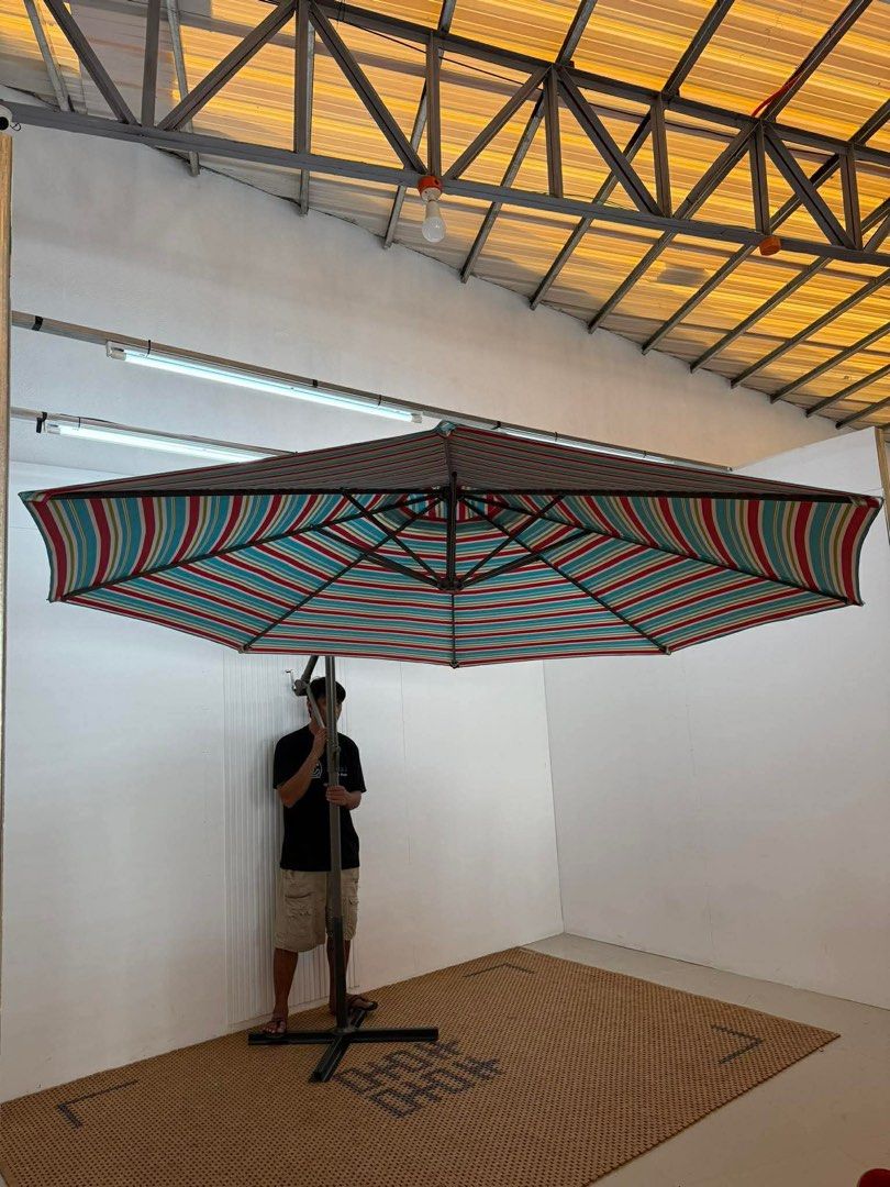 Outdoor Umbrella (Category: Umbrellas) located in Quezon City. Submitted by matetdevis13 (Listing ID 1416429717, Image 1). Description: Big Outdoor Cantilever Patio Umbrella Price: 5,900 113 x 96 In good condition Code MJS26-E1018.