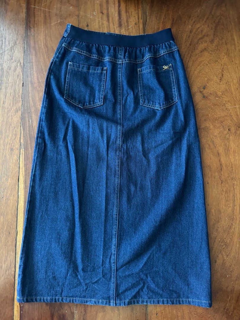 Plains and prints long denim skirt (Category: Skirts) located in Quezon City. Submitted by prettyme23 (Listing ID 1416334663, Image 2). Description: Like new Seldom use Garterized waistline No issue Rfs sz is too big for me already With slit in front.