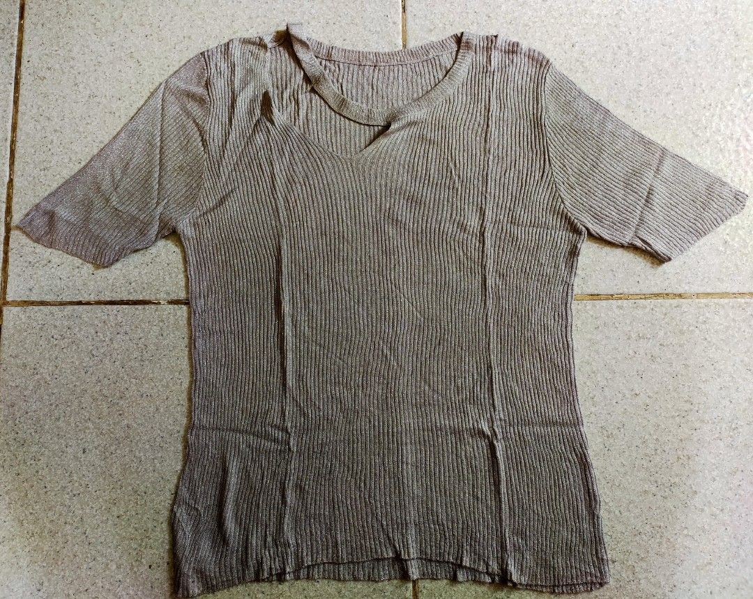 Pleated Top (Category: Blouses) located in Manila. Submitted by reecarts (Listing ID 1416295345, Image 1). Description: subtle sheen fabric, gray in color (glittery), stretchy, never worn, no flaws size : m - semi large (best fit med) dm for more inquiries .