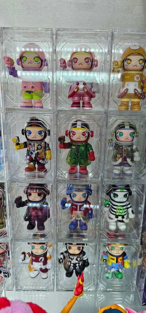 Pop Mart Space Molly Pop Display Box (Category: Designer & Blind Box Toys) located in Mandaluyong City. Submitted by paolomontano14 (Listing ID 1416227891, Image 3). Description: - Pop Mart Space Molly Pop Display Box - Space-themed design - Made for Molly figures - Sturdy construction - Clear window for display - Protects your collection.