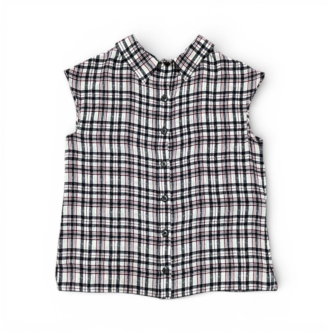 Prada (Category: Activewear) located in Gombak. Submitted by yj_bundle (Listing ID 1416366010, Image 1). Description: Size 40 Pit 18” Length 22.5” Made In Romania Condition 9/10.