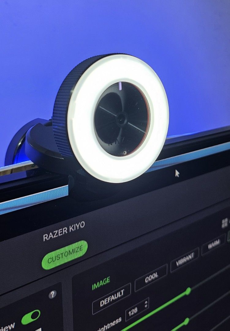 Razer Kiyo Full Camera Control with Ringlight PC Webcam (Category: Webcams) located in Mandaluyong City. Submitted by paolomontano14 (Listing ID 1416352484, Image 1). Description: - Razer Kiyo webcam with built-in ring light - Adjustable brightness settings - Designed for optimal lighting - Easy to mount on top of monitor - Sleek black design.