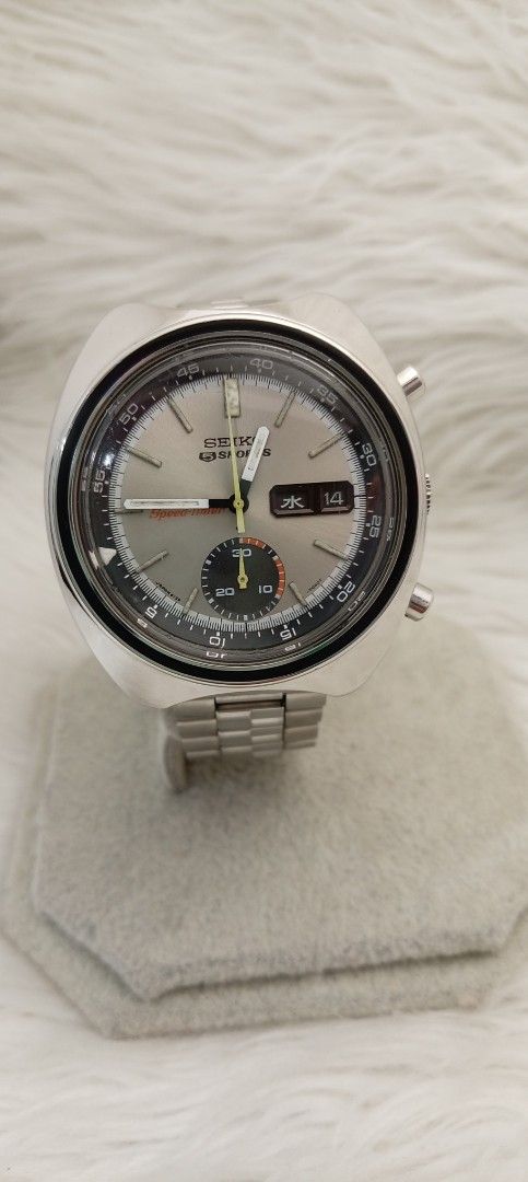 Seiko Speedtimer Chronograph Watch (Category: Luxury Watches) located in General Natividad. Submitted by jherzhy (Listing ID 1416292307, Image 1). Description: Vintage 1971 Seiko 5 Sports Speed-Timer ref# 6139-7029 caliber 6139/Chronograph water resistant 41mm case diameter 19cm wrist size am replaced strap 💌for more det 🇯🇵Features: Day and date display (day wheel appears to be in English and Japanese Kanji), inner rotating bezel (tachymeter s