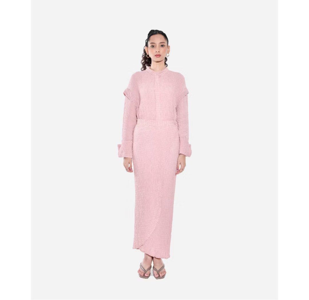 SHALS CHLOE (Category: Baju Kurung & sets) located in Ipoh. Submitted by farissaaaaaaaaaa (Listing ID 1416319084, Image 1). Description: Hi, baju pakai untuk try, tapi dah basuh.Letgo sebab agak pendek for me.