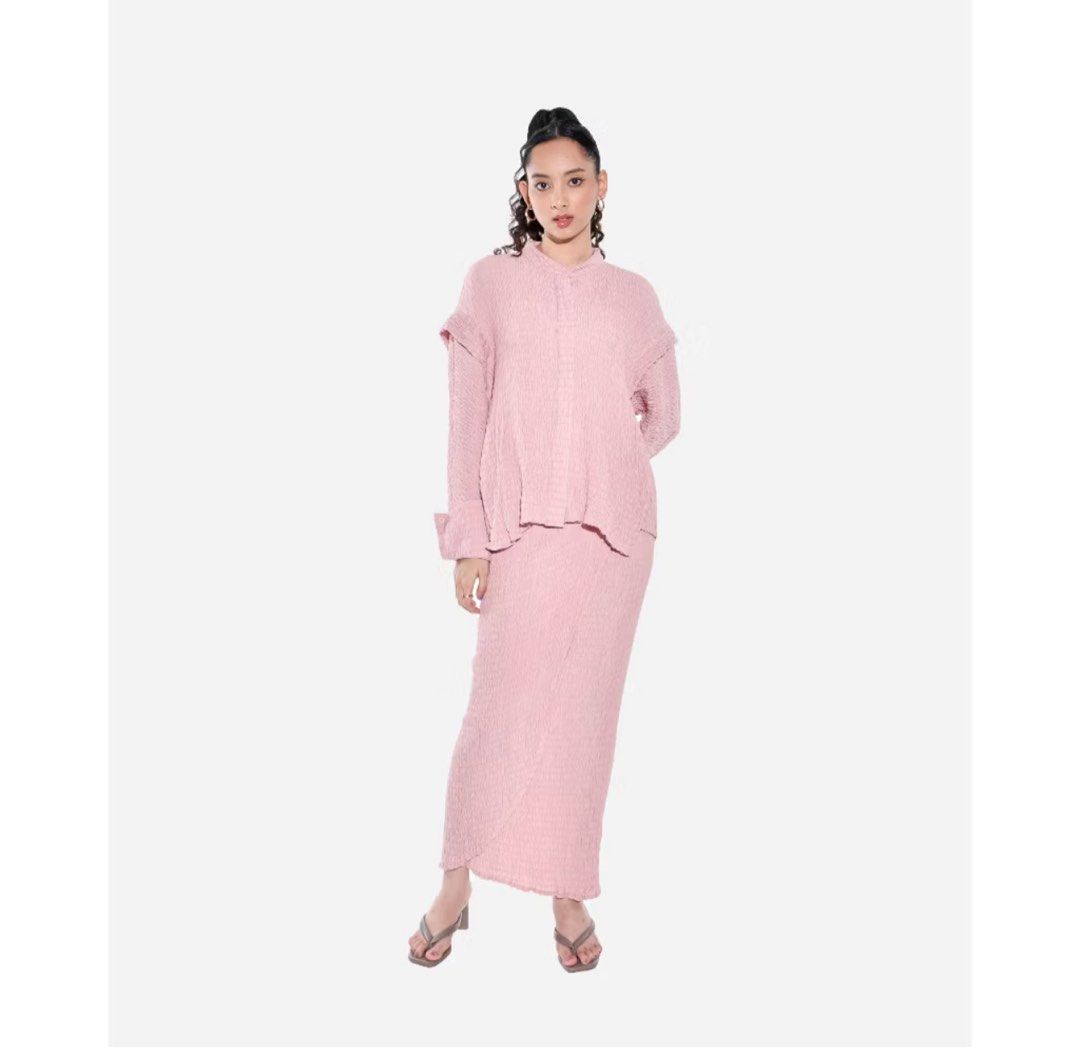 SHALS CHLOE (Category: Baju Kurung & sets) located in Ipoh. Submitted by farissaaaaaaaaaa (Listing ID 1416319084, Image 2). Description: Hi, baju pakai untuk try, tapi dah basuh.Letgo sebab agak pendek for me.