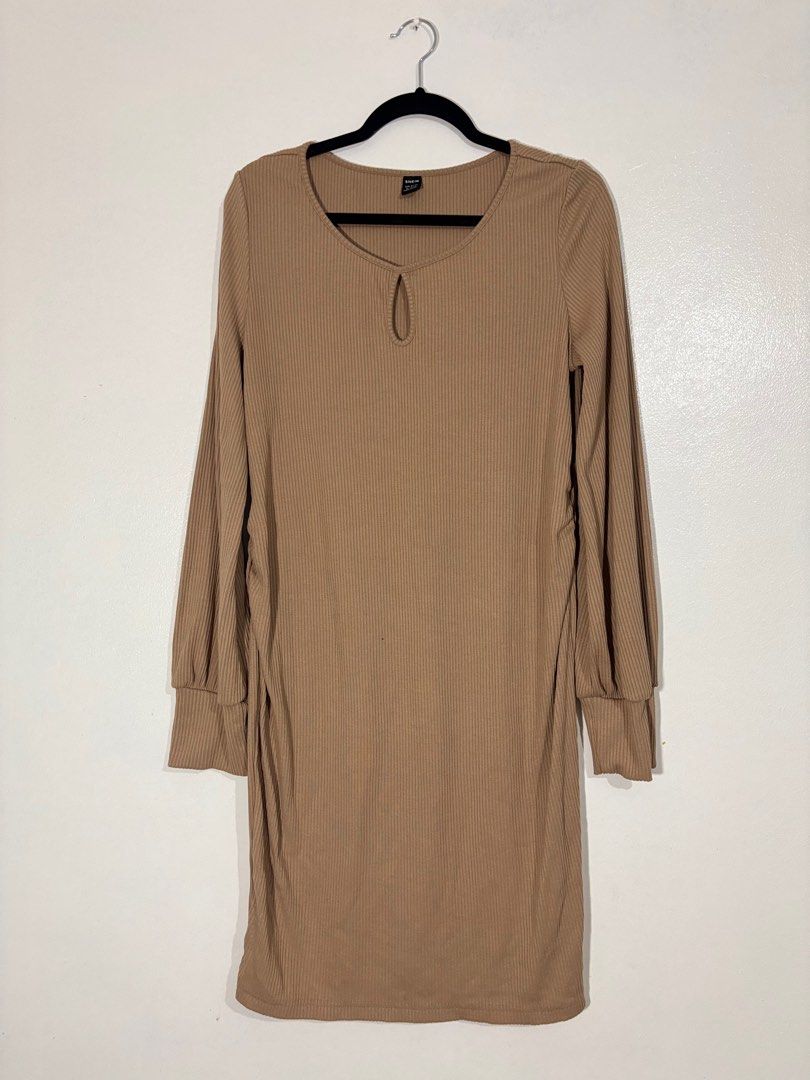SHEIN | Maternity Bodycon Dress (Large) (Category: Dresses) located in Manila. Submitted by shopmore21 (Listing ID 1416374403, Image 2). Description: - SHEIN Maternity Dress - Keyhole neckline - Lantern sleeves - Bodycon fit - Knitted fabric - Neutral color - Size: L - Suitable for daily wear.