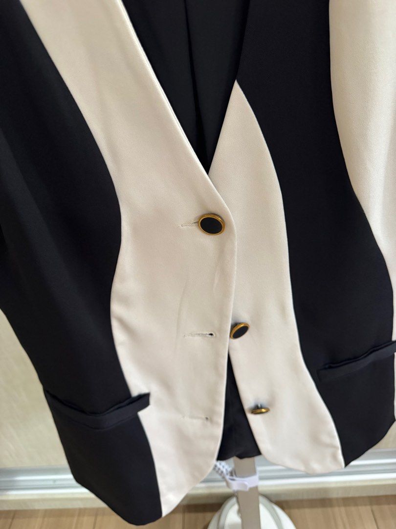 SHEIN Black and White Vest (Category: Sleeveless) located in Tarlac. Submitted by abromo (Listing ID 1416241117, Image 3). Description: - SHEIN vest - Black and white color block design - V-neckline - Three buttons - Two front pockets - Size: M (EU 38, US 6) - Made in China.