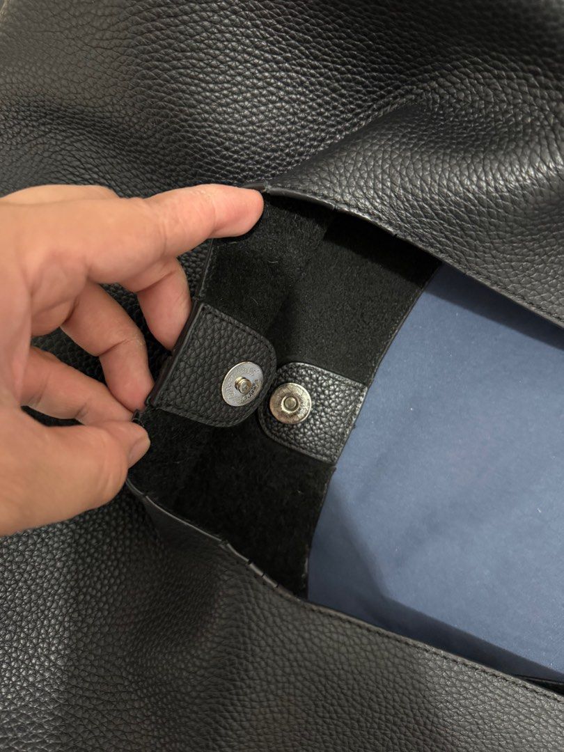 Sobien Leather Hobo Bag (Category: Shoulder Bags) located in Quezon City. Submitted by ramearc (Listing ID 1416361457, Image 2). Description: - Black hobo bag - Single shoulder strap - Magnetic snap closure - Suede interior - Pebble genuine leather - Only issue is cracked piping - Can fit Ipad 11th Gen A6 RFS: Decluttering.