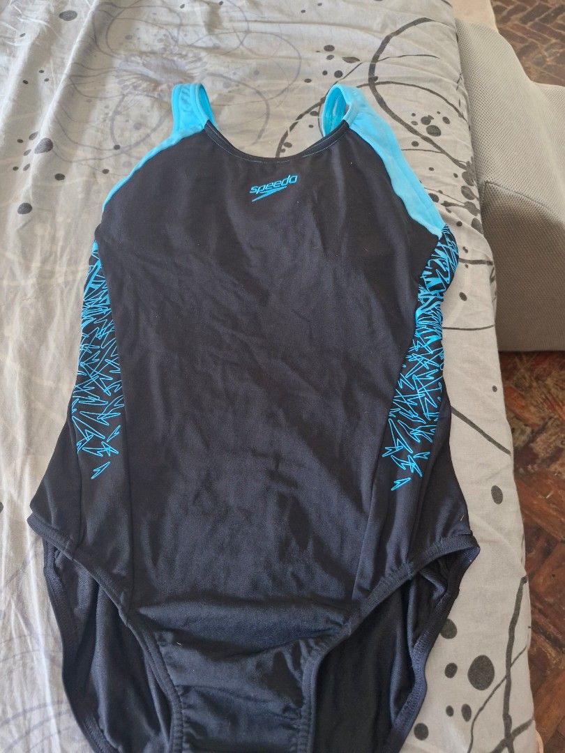 Speedo Endurance Swimsuit (Category: Bikinis & Swimsuits) located in Mandaluyong City. Submitted by chona_gg_299 (Listing ID 1416249318, Image 3). Description: - Speedo swimsuit - Size: M - Color: Black and blue - Style: Racerback - Fabric: Endurance - Condition: Good.