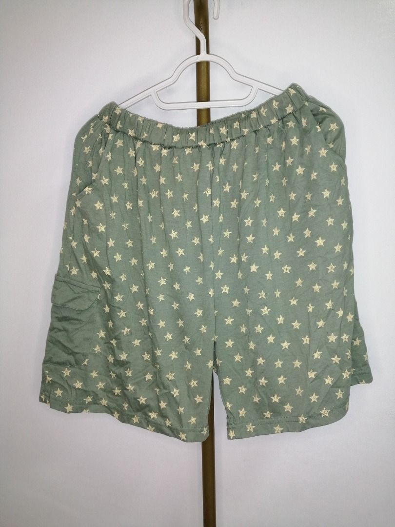 Star Print Shorts (Category: Shorts) located in Liliw. Submitted by r.things (Listing ID 1416268977, Image 1). Description: Pamabahay Shorts 26 inches (up to 40 inches when stretch) .