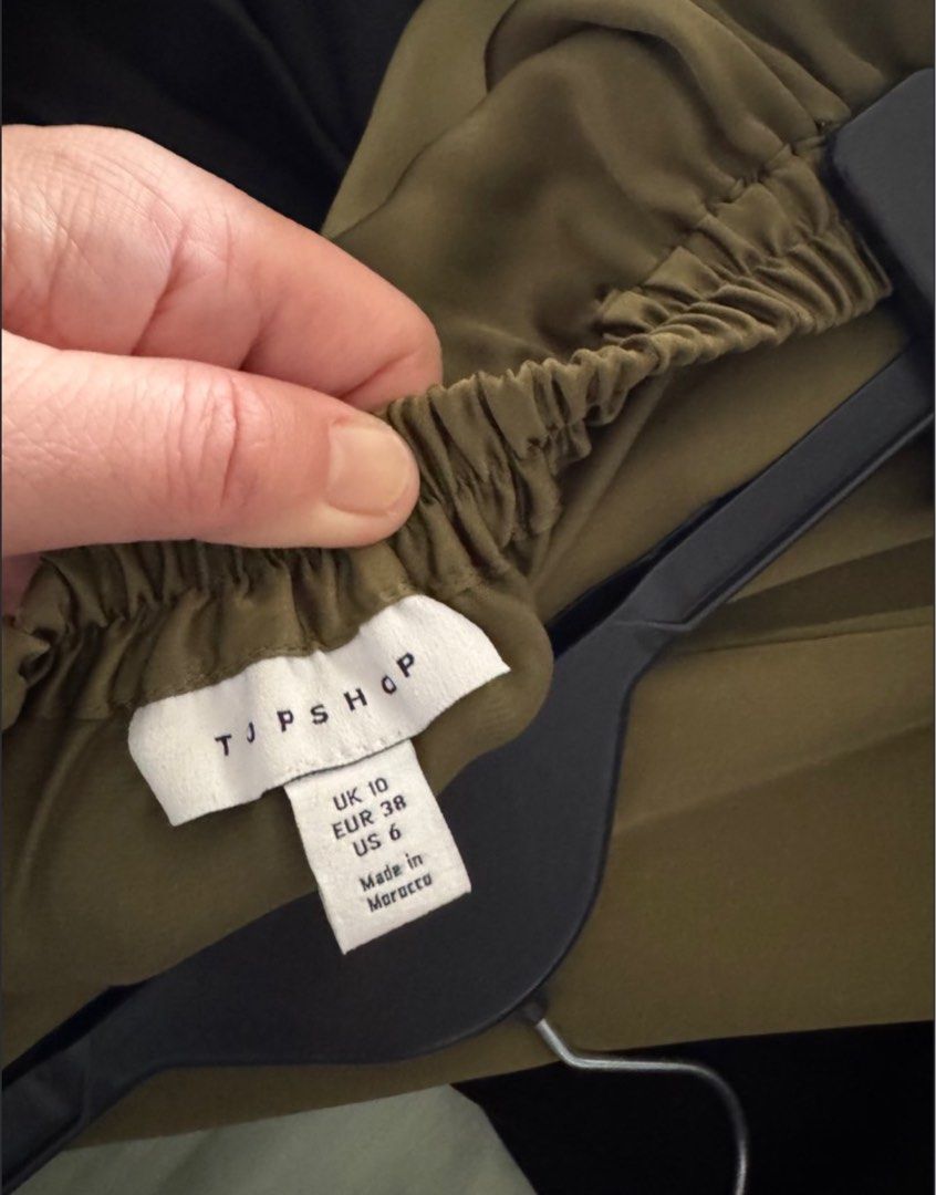 Topshop Satin Midi Skirt (Category: Skirts) located in Quezon City. Submitted by prettyme23 (Listing ID 1396250768, Image 2). Description: Good as new Seldom use Garterize waist Sz medium Fatigue green .