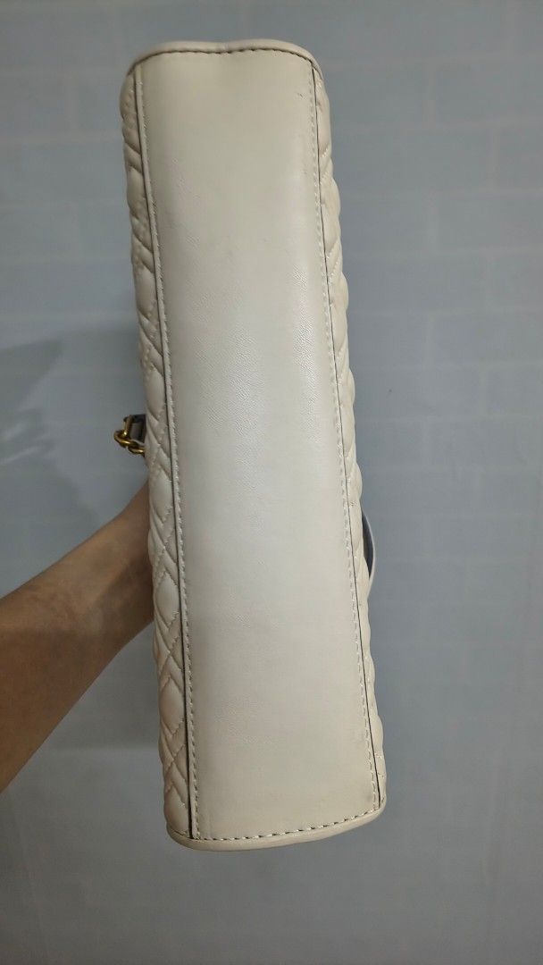 Tory Burch Kira Chevron Chain bag (Category: Luxury Bags & Wallets) located in Pasig City. Submitted by lfboutique (Listing ID 1416253716, Image 3). Description: - Tory Burch Kira Chevron Chain Wallet - Quilted design - Cream color with gold-tone hardware - Gold chain strap - Flap closure with Tory Burch logo - Tassel detail - Interior: multiple compartments and zip pocket sig of usage pasig loc.