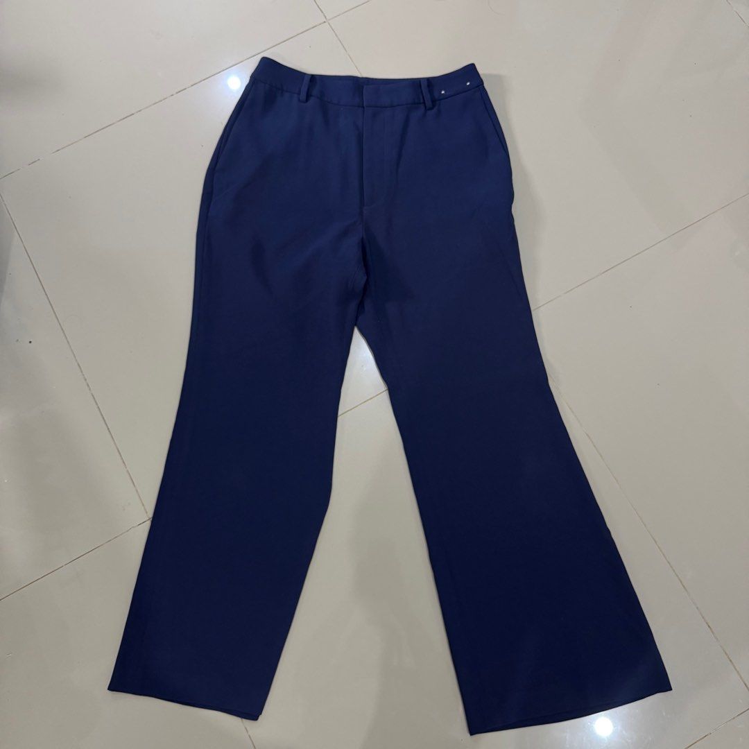 Uniqlo Drape Wide Leg Pants (Category: Other Bottoms) located in Angeles City. Submitted by percydlr (Listing ID 1416270516, Image 1). Description: 10/10 color rate Like new Dark blue color W29-30 L28 Rfs decluttering.