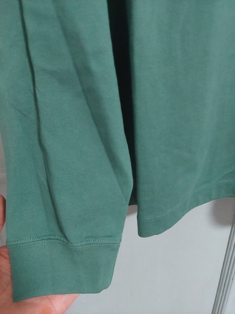 Uniqlo Long Sleeve Shirt for Men - Medium (Category: Tshirts & Polo Shirts ) located in Paranaque City. Submitted by coolfinds23 (Listing ID 1416396993, Image 3). Description: Uniqlo Long Sleeve Shirt for Men Size: Medium Chest: 22 in. / Length: 26.5 in. Color: Green Brand new with tag. No issues. RFS: Decluttering MOP: GCash/Bank transfer Shipping c/o buyer. *No returns and cancellations. *Color may differ slightly in photos. Thank you for visit