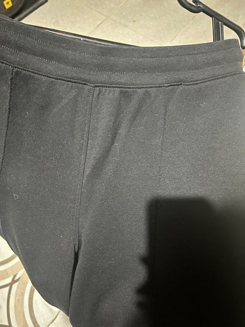Uniqlo Sweat Pants (Black) (Category: Other Bottoms) located in Pasig City. Submitted by heiaddie (Listing ID 1416312938, Image 3). Description: .