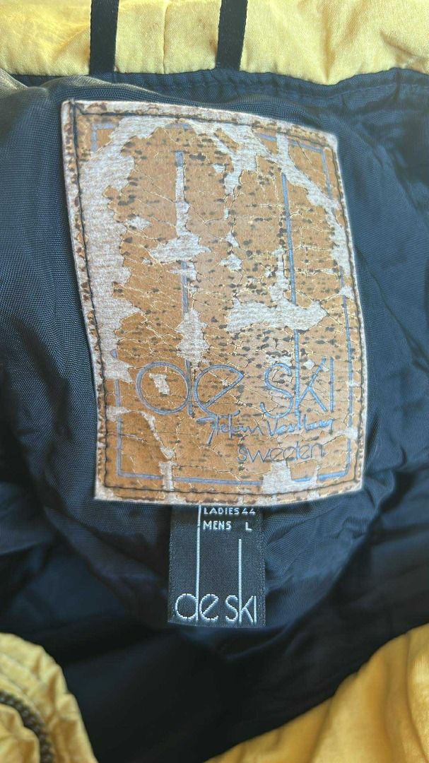 Vintage Ski Jumper (Category: Women's Clothes) located in Melbourne. Submitted by ecochicka (Listing ID 1416277610, Image 3). Description: preloved marked a size ladies 44 / mens L.