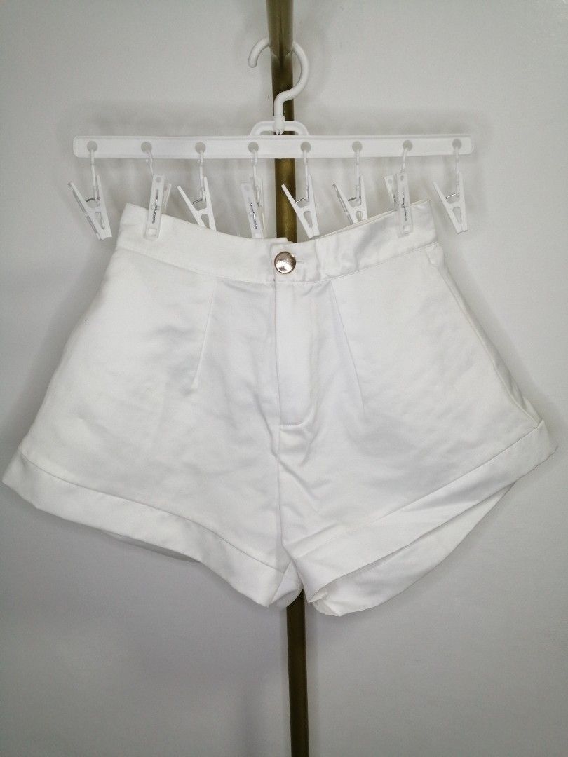 White Shorts (Category: Shorts) located in Liliw. Submitted by r.things (Listing ID 1416242705, Image 1). Description: 26 inches Very good condition.