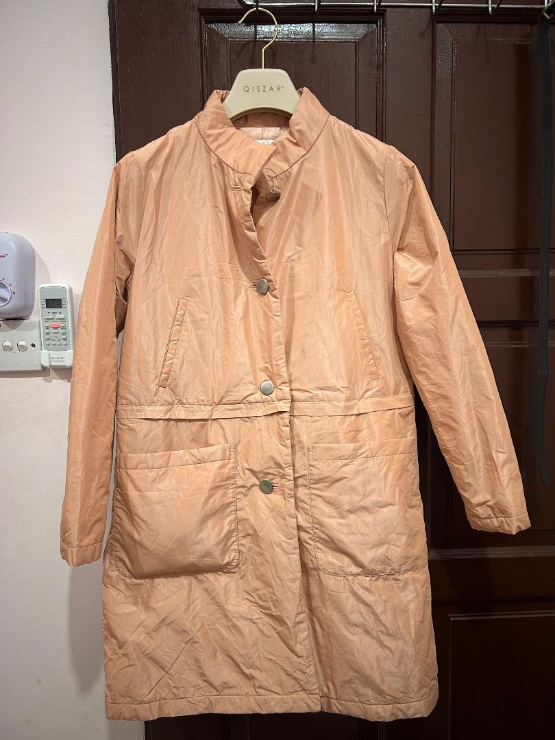 winter jacket (Category: Coats, Jackets and Outerwear) located in Bera. Submitted by aididdanish32 (Listing ID 1416296296, Image 1). Description: S-M (sizing perempuan) baru pakai sekali.