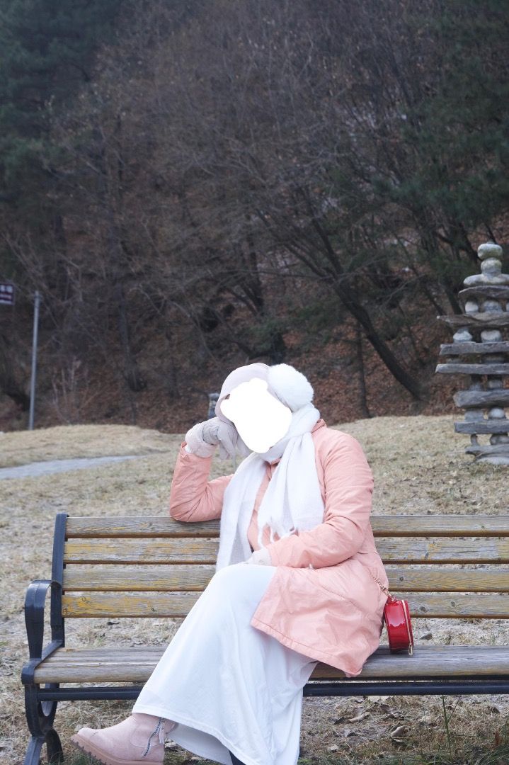 winter jacket (Category: Coats, Jackets and Outerwear) located in Bera. Submitted by aididdanish32 (Listing ID 1416296296, Image 3). Description: S-M (sizing perempuan) baru pakai sekali.