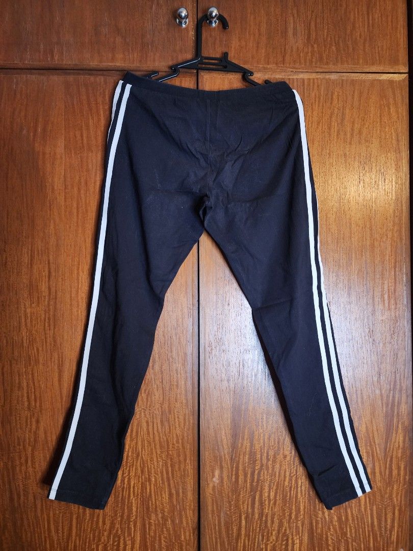 ADIDAS 3-STRIPES LEGGINGS BLACK (Category: Activewear) located in Muntinlupa City. Submitted by trishdlf (Listing ID 1416576478, Image 2). Description: - Adidas leggings - Store bought - Black with white stripes - Size: M - Fabric: Breathable cotton, more for lifestyle than for gym Discounts for 3 or more items MOP: BPI/Gcash Shipping thru Gogoxpress c/o buyer .