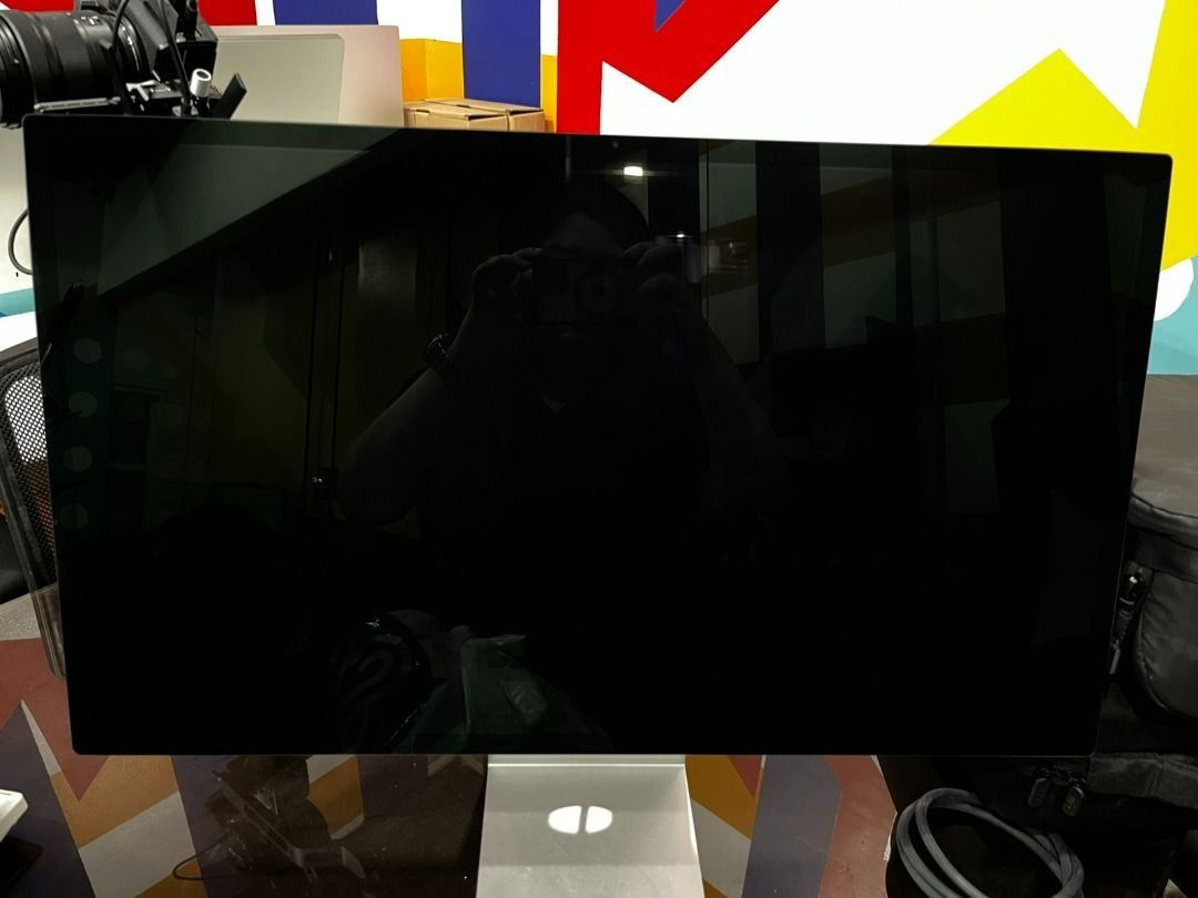 Apple Studio Display (Category: Desktops) located in Manila. Submitted by msadlawan646634 (Listing ID 1416460190, Image 2). Description: -Tilt-adjustable stand -27″ 5K Retina display with 5120×2880 resolution and wide P3 color for vivid visuals. -12 MP Ultra Wide camera with Center Stage keeps you framed on video calls. -Six-speaker system & three mics with Spatial Audio for immersive sound and clear voice capture. -Thunderbolt 3 + USB-C ports fo