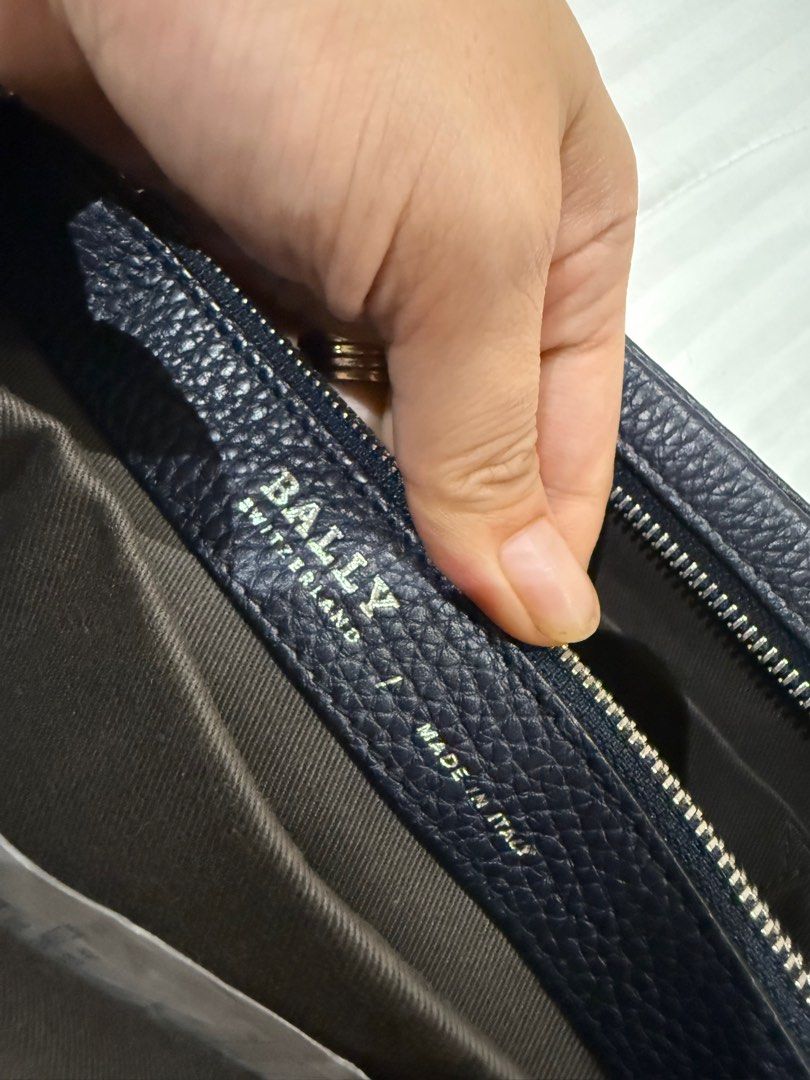 BALLY Correy Zip Clutch (Category: Luxury Bags & Wallets) located in Mandaluyong City. Submitted by mitchies (Listing ID 1416462792, Image 3). Description: BALLY Correy Zip Clutch Excellent condition .