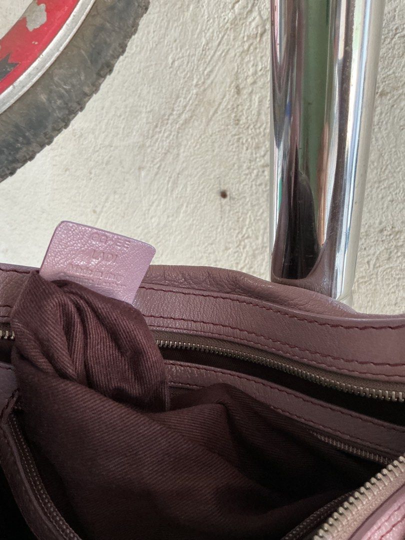 Bally kilo Bag (Category: Luxury Bags & Wallets) located in Santa Maria. Submitted by marvi_declutter (Listing ID 1416540212, Image 1). Description: - Chloe shoulder bag - Dusty rose color - Leather exterior - Zippered closure - Fabric interior - Includes small leather tag - Well-maintained condition - Clean interior - Visible stitching.