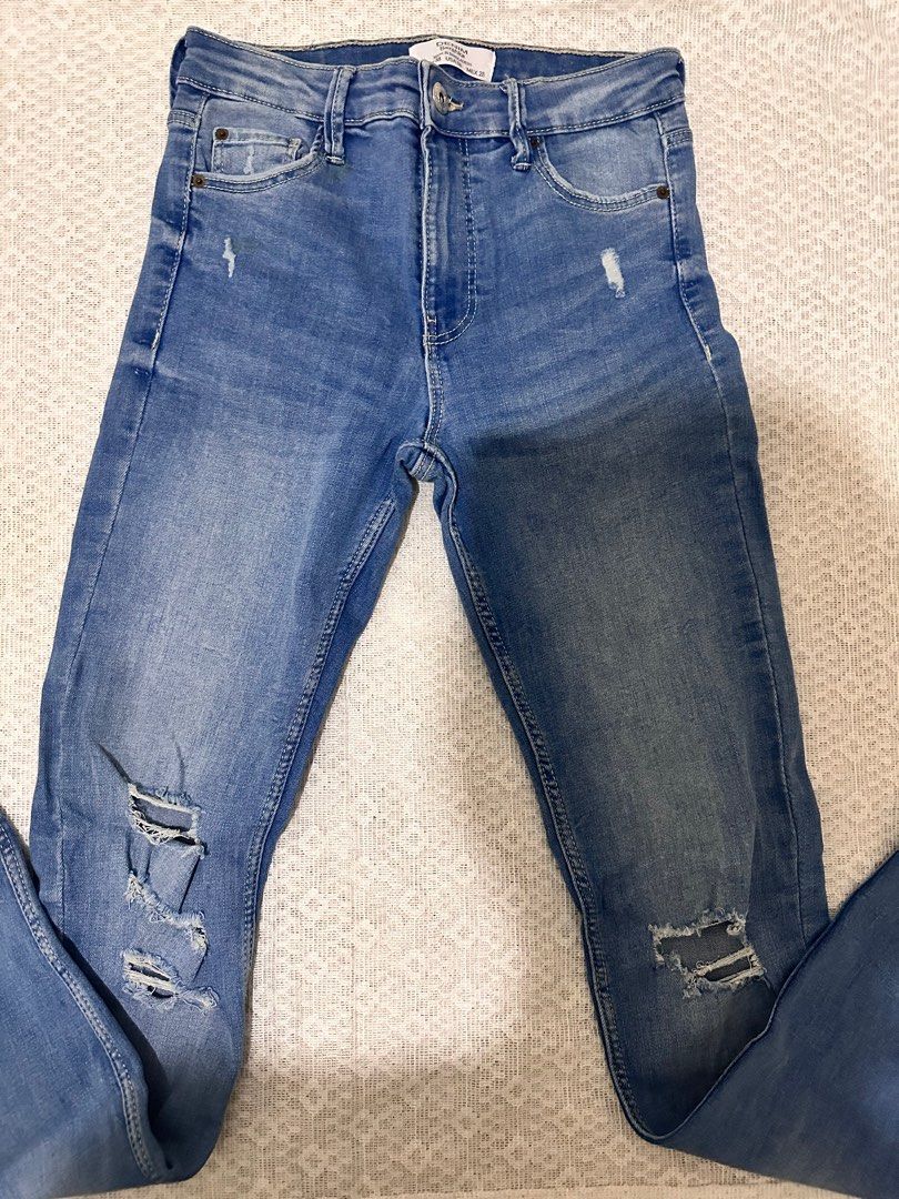 Bershka Pants (Category: Jeans) located in Bacolor. Submitted by ri.declutters (Listing ID 1416598623, Image 2). Description: Fits XS-Small 💌 Location: Pampanga 💌 Preloved/Decluterring 💌 Shipping fee varies depending on your location 💌 MOD: Gcash or BDO 💌 Lalamove/JNT 💌 No rush shipping.