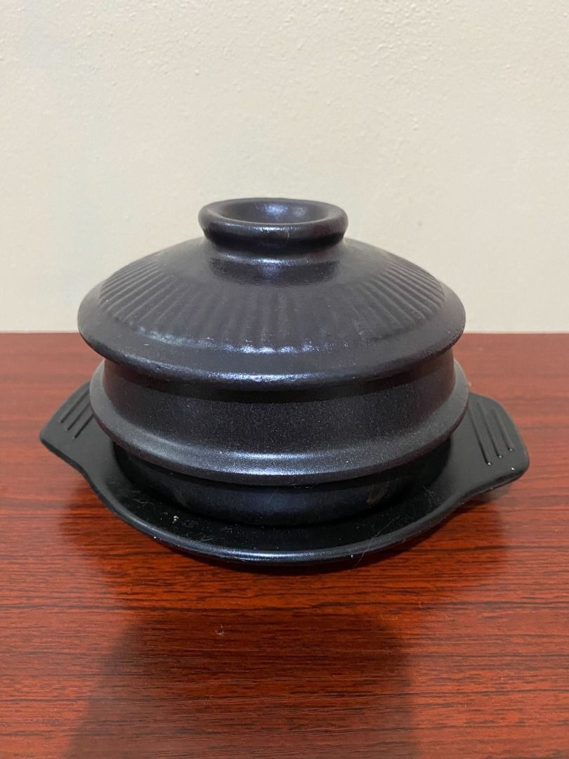 Black Ceramic Clay Hot Pot (Category: Cookware & Accessories) located in Taguig. Submitted by rudelynamo62091 (Listing ID 1416573203, Image 3). Description: Black ceramic casserole dish with lid and stand. Medium size, textured exterior. Perfect for individual servings of stews, soups, or rice. Used once, please message me if you’d like additional photos or images. .