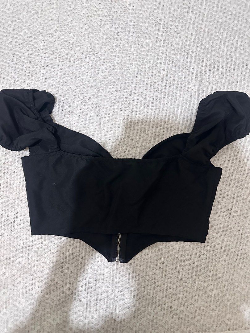 Black Croptop (Category: Blouses) located in Bacolor. Submitted by ri.declutters (Listing ID 1416596897, Image 2). Description: 💌 Location: Pampanga 💌 Preloved/Decluterring 💌 Shipping fee varies depending on your location 💌 MOD: Gcash or BDO 💌 Lalamove/JNT 💌 No rush shipping.