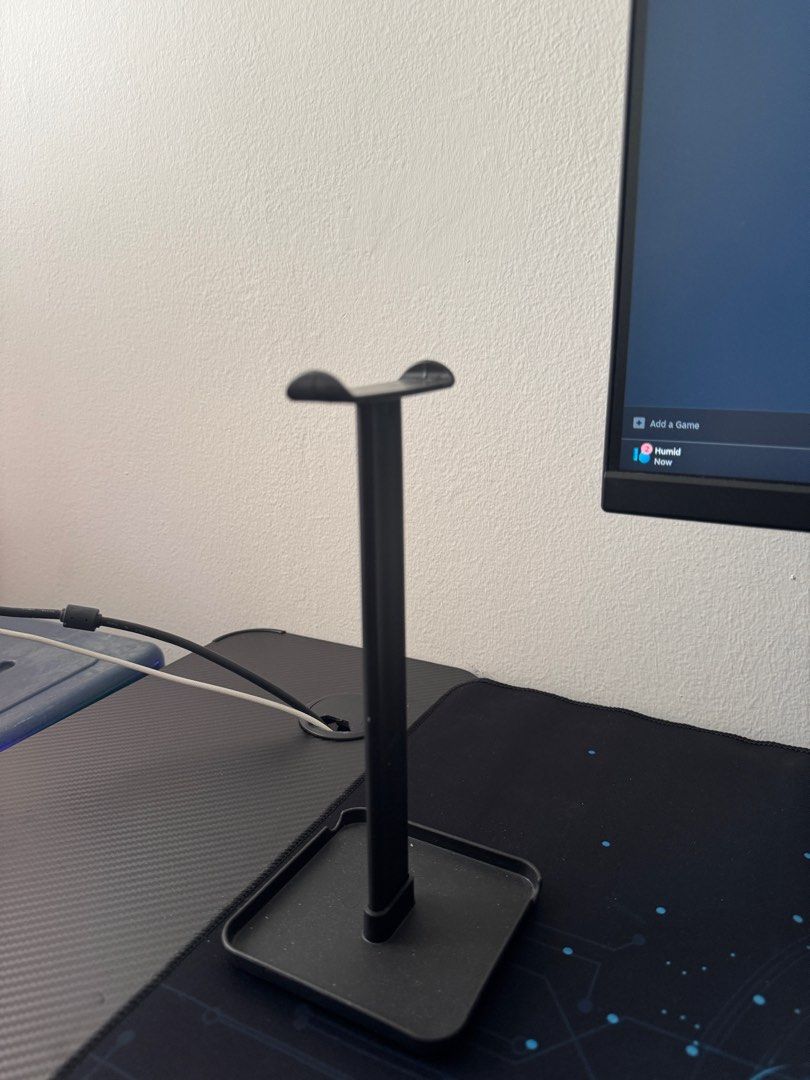 Black Headphone Stand421478664975820800