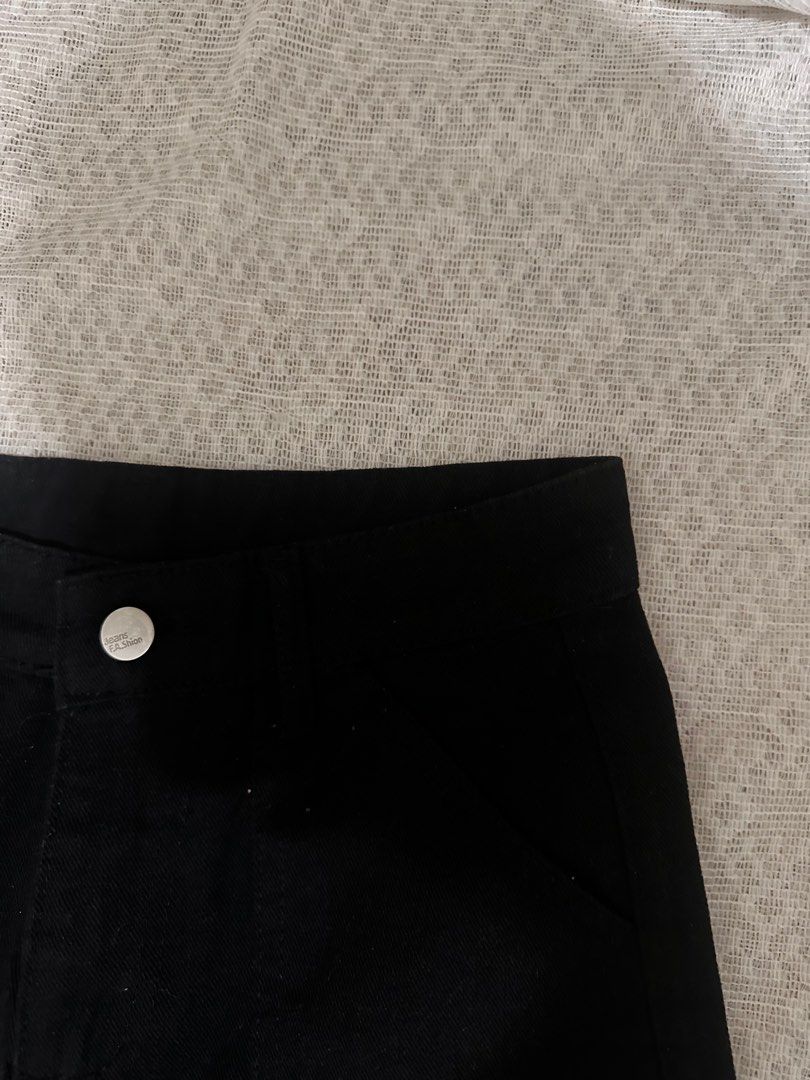 Black Wide Pants (Category: Other Bottoms) located in Bacolor. Submitted by ri.declutters (Listing ID 1416600895, Image 3). Description: 💌 Location: Pampanga 💌 Preloved/Decluterring 💌 Shipping fee varies depending on your location 💌 MOD: Gcash or BDO 💌 Lalamove/JNT 💌 No rush shipping.