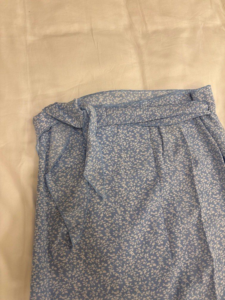 Blue Floral Wrap Midi Skirt (Category: Skirts) located in Manila. Submitted by b_fashion_closet (Listing ID 1416577059, Image 3). Description: .