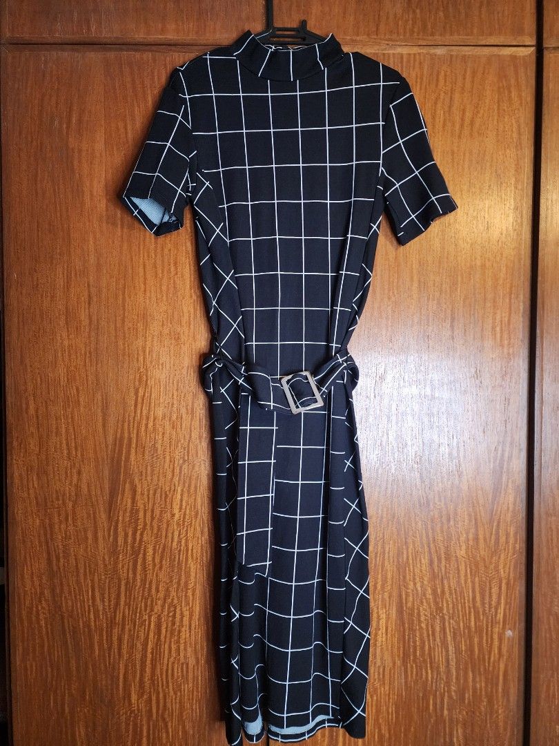 BNWOT ZARA CHECKERED DRESS (Category: Dresses) located in Muntinlupa City. Submitted by trishdlf (Listing ID 1416572942, Image 1). Description: - BNWOT Zara Basic dress - Store bought - Checkered pattern - Body-hugging - Classic collar - Short sleeves - Midi length - Size: EUR/USA M, MEX 28 - Unused but no more tag Discounts for 3 or more items MOP: BPI/Gcash Shipping thru Gogoxpress c/o buyer.