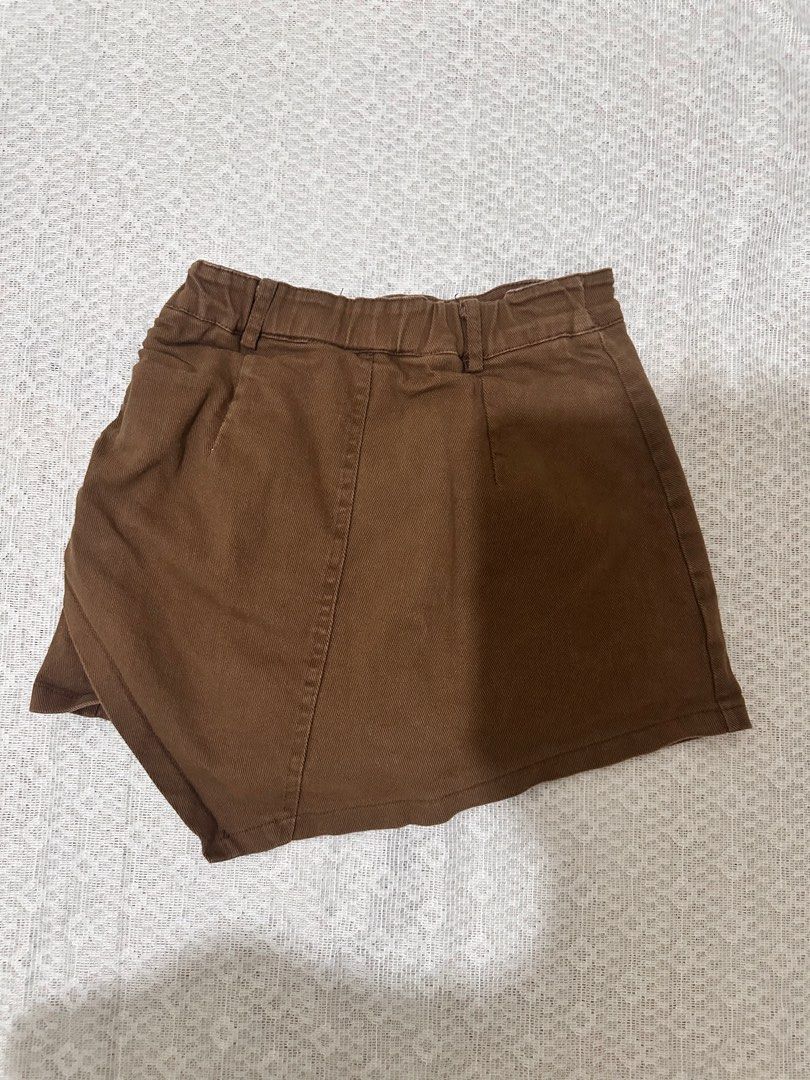 Brown Skort (Category: Shorts) located in Bacolor. Submitted by ri.declutters (Listing ID 1416596313, Image 2). Description: 💌 Location: Pampanga 💌 Preloved/Decluterring 💌 Shipping fee varies depending on your location 💌 MOD: Gcash or BDO 💌 Lalamove/JNT 💌 No rush shipping.