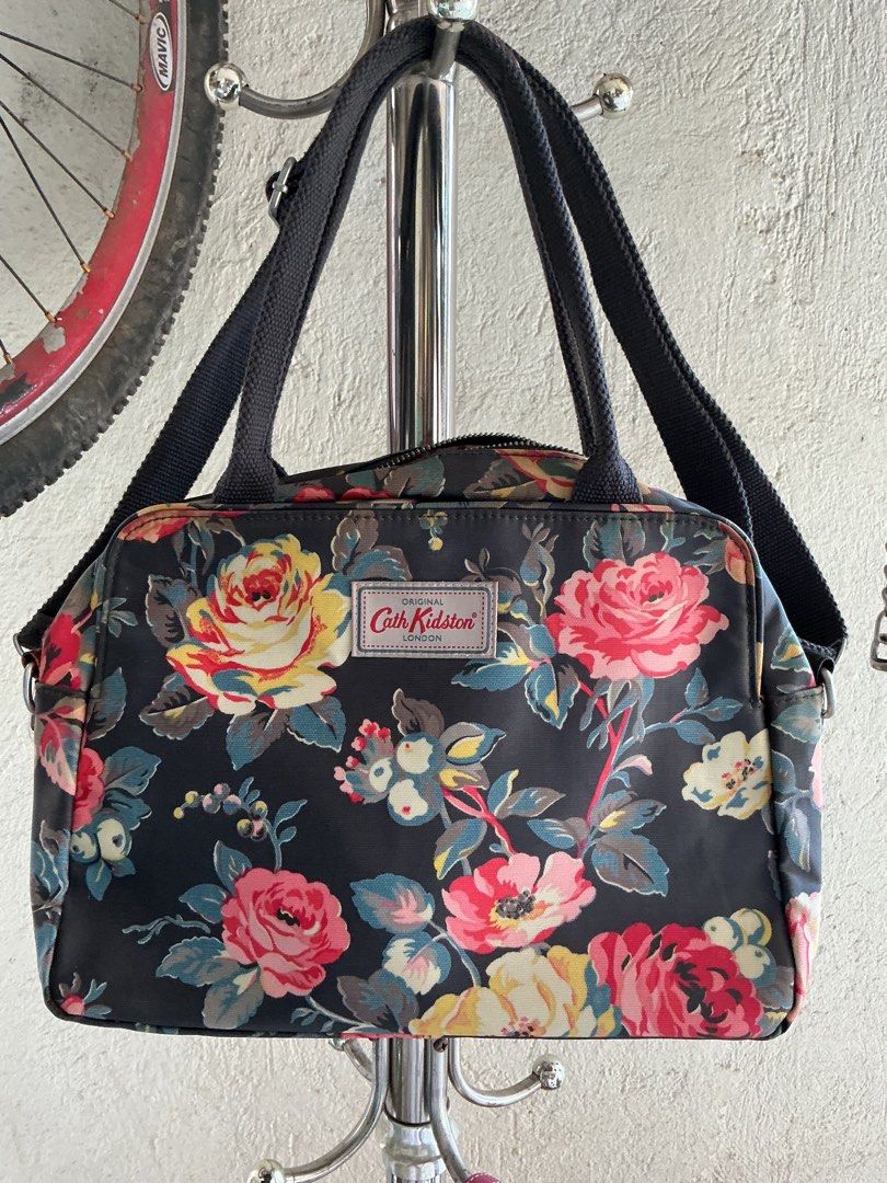 Cath Kidston Floral Handbag (Category: Tote Bags) located in Santa Maria. Submitted by marvi_declutter (Listing ID 1416536026, Image 1). Description: .