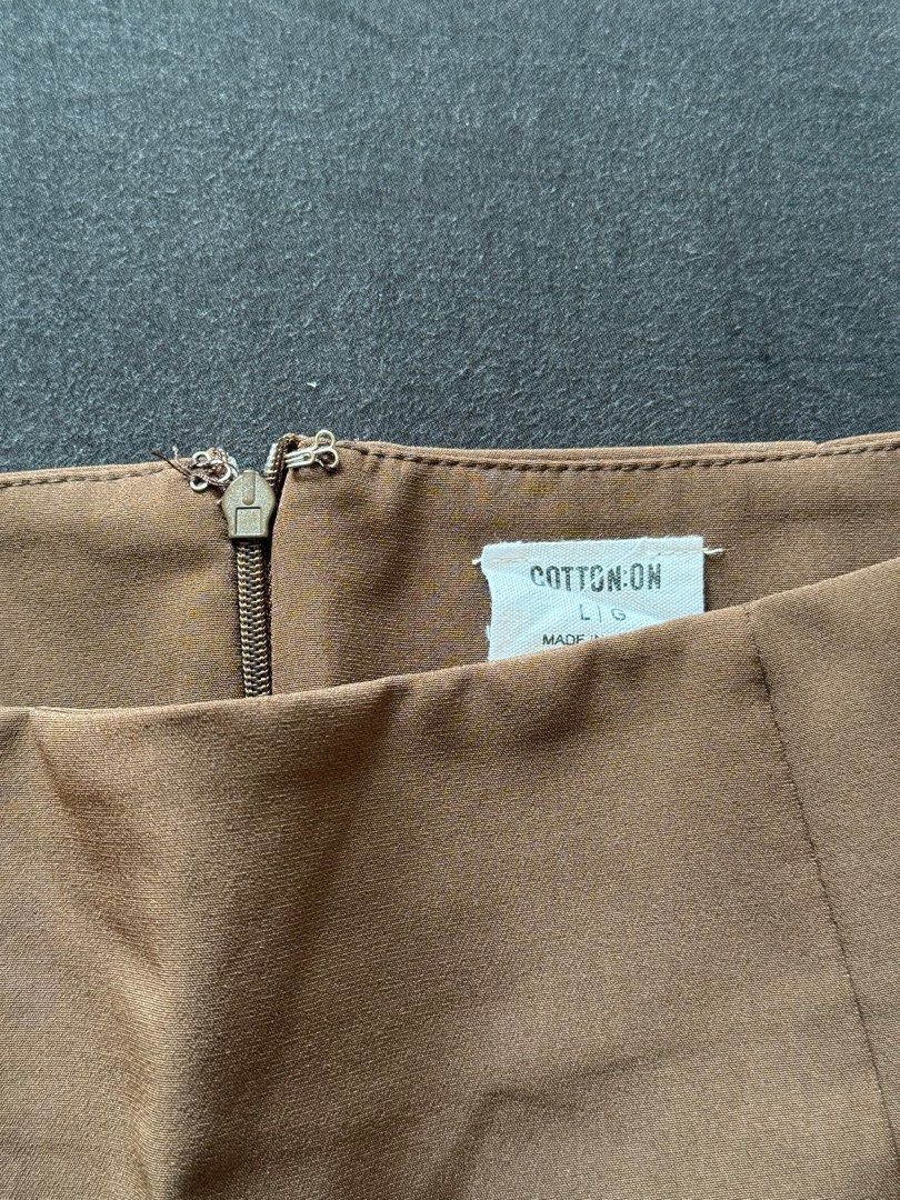 Brown Mini Skirt - cotton on - Large (Category: Skirts) located in Pasig City. Submitted by parisshopping (Listing ID 1416499617, Image 2). Description: BROWN IS SO TRENDY NOW! Cute skirt for 229 ‼️ - Cotton On mini skirt - Brown color - Size: L - Back zipper closure - Side slit detail - Made of smooth fabric.