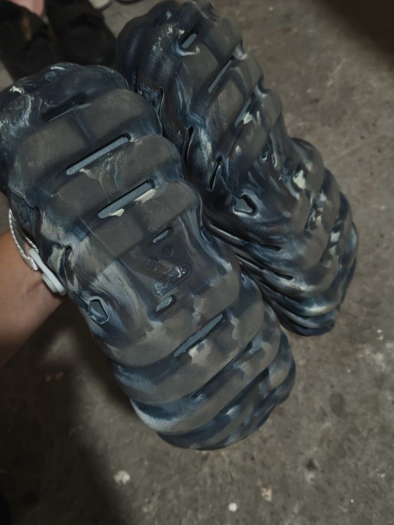 Crocs Classic All-Terrain Clog (Category: Slippers & Slides) located in Pasig City. Submitted by y2j2oratod (Listing ID 1416610877, Image 3). Description: - Crocs Classic All-Terrain Clogs - Unique marbled pattern - Adjustable straps for a secure fit - Classic Crocs design with ventilation ports - Some wear on soles - Ideal for outdoor adventures and casual wear size 6 men fit sa 7 male 2500 excellent condition.