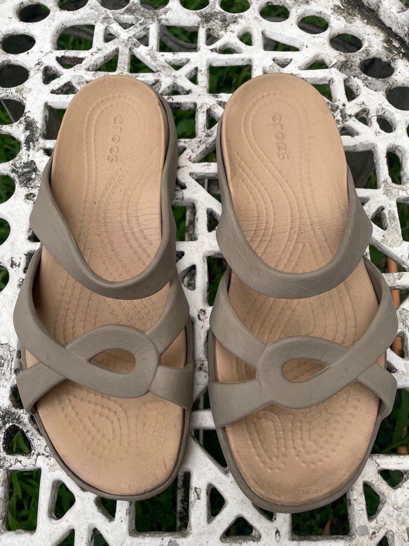 Crocs Women's Sandals Size 7 (Category: Flats & Sandals) located in Cainta. Submitted by robbynt (Listing ID 1416521002, Image 1). Description: 👗👟👜 Part of my closet clean-out! Letting go of some of my faves — all preloved and in great shape. From my closet to yours. 😊 ✅ Color - 2 tone: taupe/beige ✅ Size - w7 ♻️ Location: Cainta, Rizal ♻️ MOP: GCash ♻️ SF: shouldered by buyer via Lalamove or JnT ♻️ PM if interested Thank you..