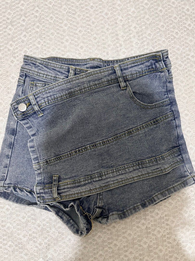 Denim Skort (Category: Shorts) located in Bacolor. Submitted by ri.declutters (Listing ID 1416601687, Image 1). Description: 💌 Location: Pampanga 💌 Preloved/Decluterring 💌 Shipping fee varies depending on your location 💌 MOD: Gcash or BDO 💌 Lalamove/JNT 💌 No rush shipping.