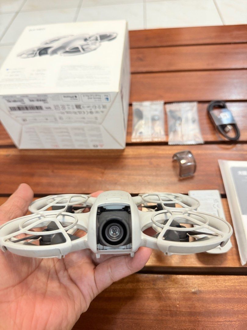 Dji Neo (Category: Drones) located in Manila. Submitted by tmac-f49acc (Listing ID 1416494981, Image 2). Description: Dji Neo Inclusion Aircraft 1 Battery Box Extra propeller Type C charger Screw Price: ₱6000 fix No issue Location: Pasig City Open for Cop/Cod LBC.