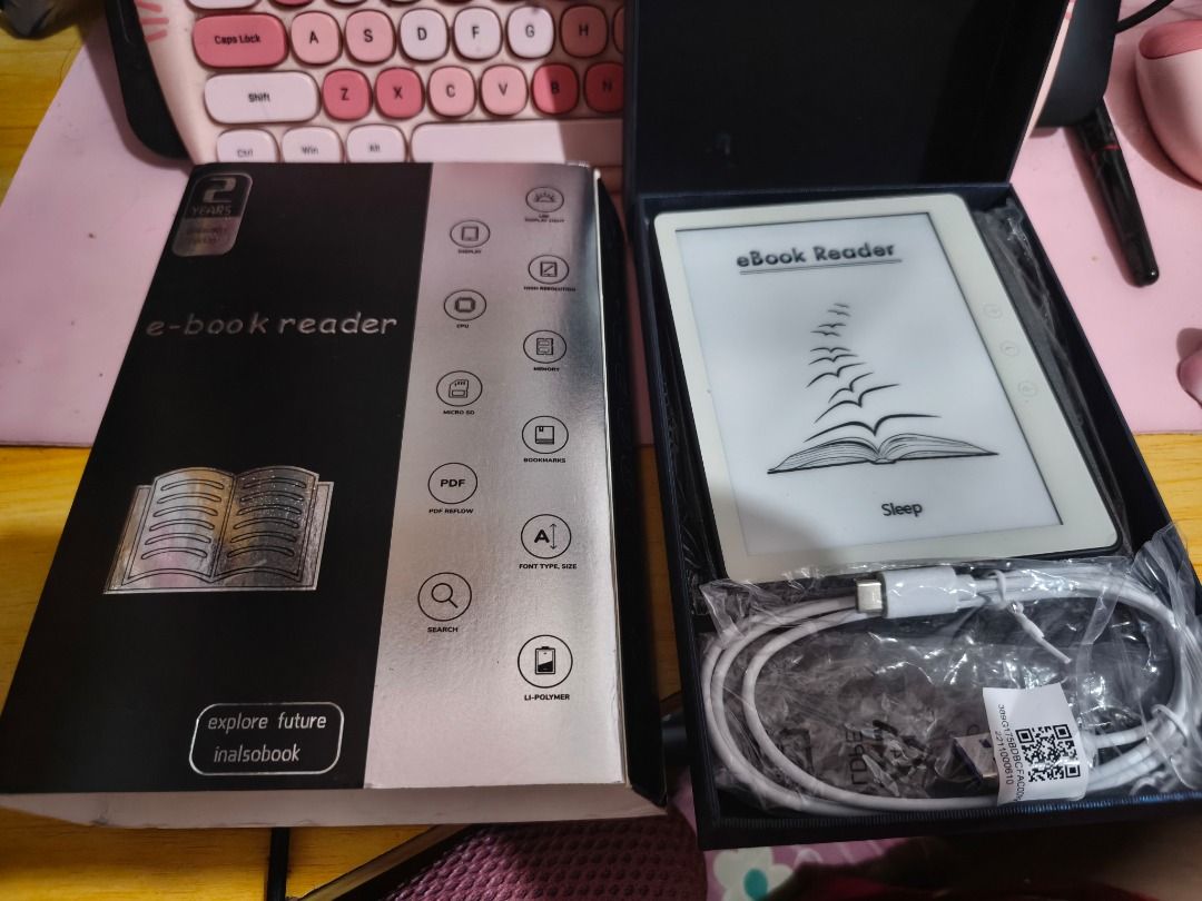 E-book Reader BK576 (Category: E-Readers) located in San Pedro. Submitted by yueyueika (Listing ID 1416495535, Image 1). Description: - E-book Reader BK576 - Modern and sleek design - Includes charging cable - Comes with a protective case - Ideal for reading on the go - Easy on the eyes screen.