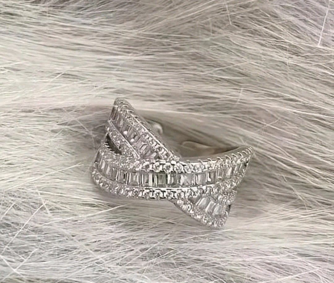 Elegany Moisanite Ring (Category: Rings) located in Antipolo. Submitted by uncovidspace (Listing ID 1416610946, Image 1). Description: Elegant silver ring featuring a unique criss-cross design. Adorned with sparkling cubic zirconia stones. A stylish accessory suitable for various occasions..