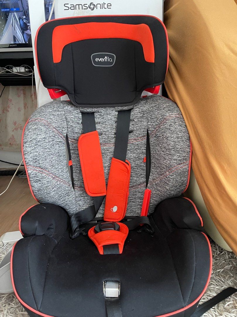 Evenflo Car Seat (Category: Car Seats) located in Las Pinas. Submitted by ohmygeez07 (Listing ID 1416469311, Image 1). Description: - Evenflo car seat - Color: Black, gray, and red accents - Features a headrest - Adjustable straps for safety - Comfortable, padded design - Designed for children RFS barely used, decluttering .