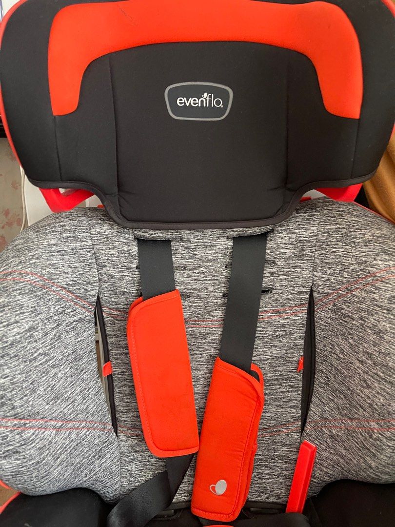Evenflo Car Seat (Category: Car Seats) located in Las Pinas. Submitted by ohmygeez07 (Listing ID 1416469311, Image 2). Description: - Evenflo car seat - Color: Black, gray, and red accents - Features a headrest - Adjustable straps for safety - Comfortable, padded design - Designed for children RFS barely used, decluttering .