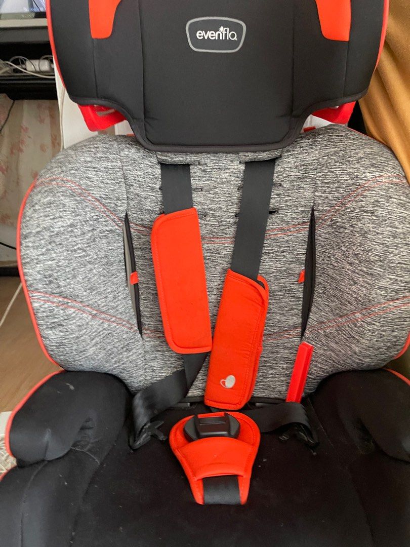 Evenflo Car Seat (Category: Car Seats) located in Las Pinas. Submitted by ohmygeez07 (Listing ID 1416469311, Image 3). Description: - Evenflo car seat - Color: Black, gray, and red accents - Features a headrest - Adjustable straps for safety - Comfortable, padded design - Designed for children RFS barely used, decluttering .